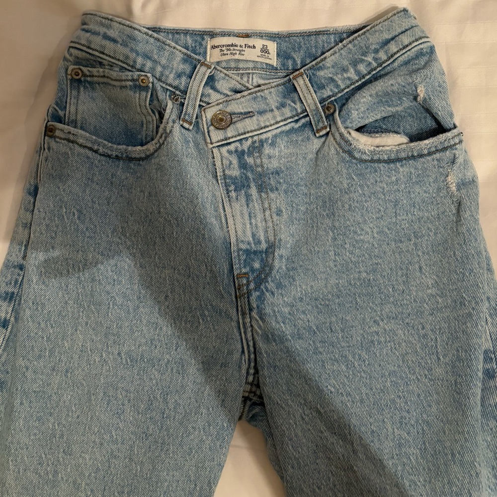 Abercrombie And Fitch Cross Over Jeans